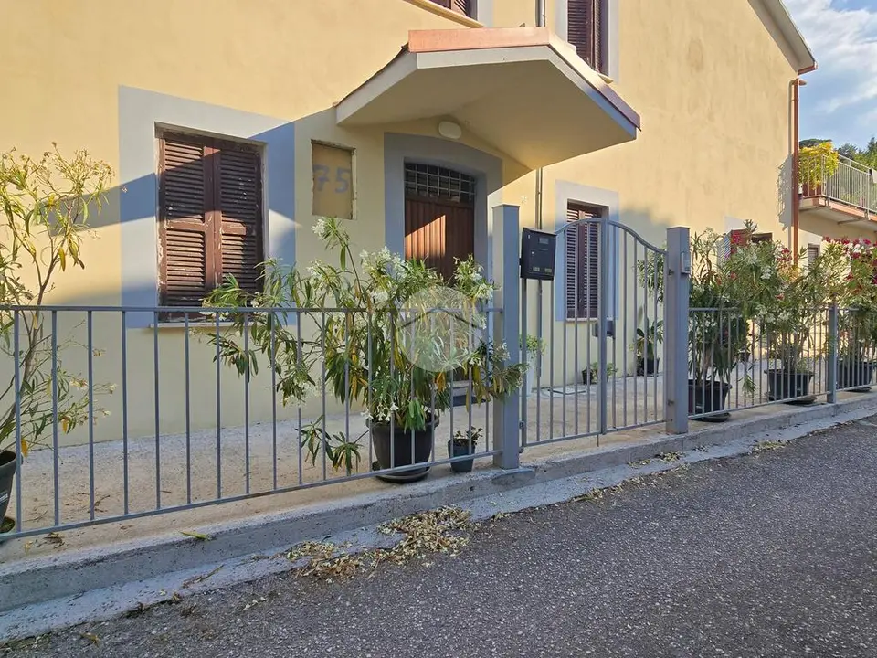 Porzione di bifamiliare in vendita a Spoleto