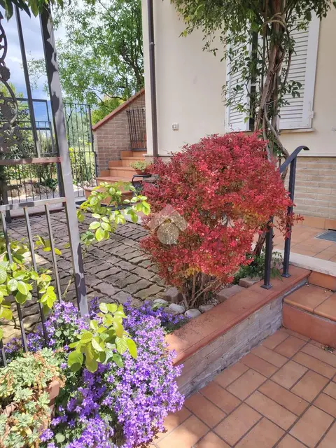 Porzione di bifamiliare in vendita a Assisi