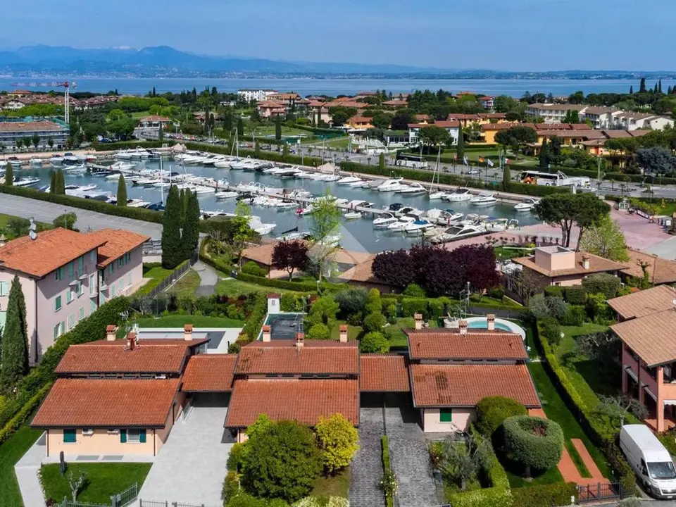Villa a schiera d'angolo in vendita a Sirmione