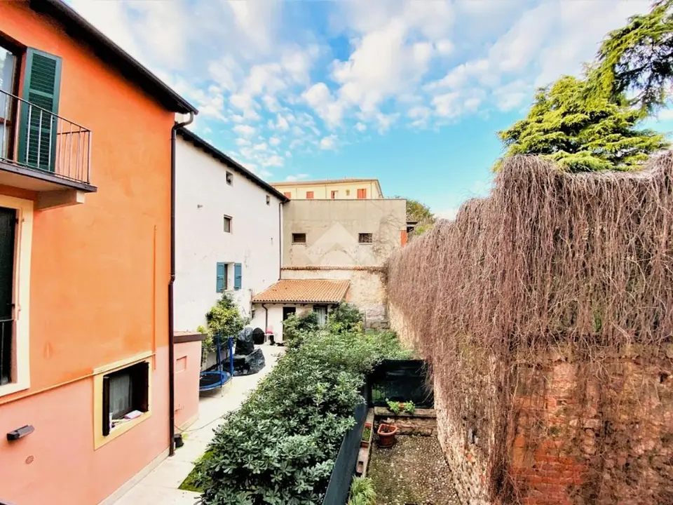 Trilocale in affitto a Verona