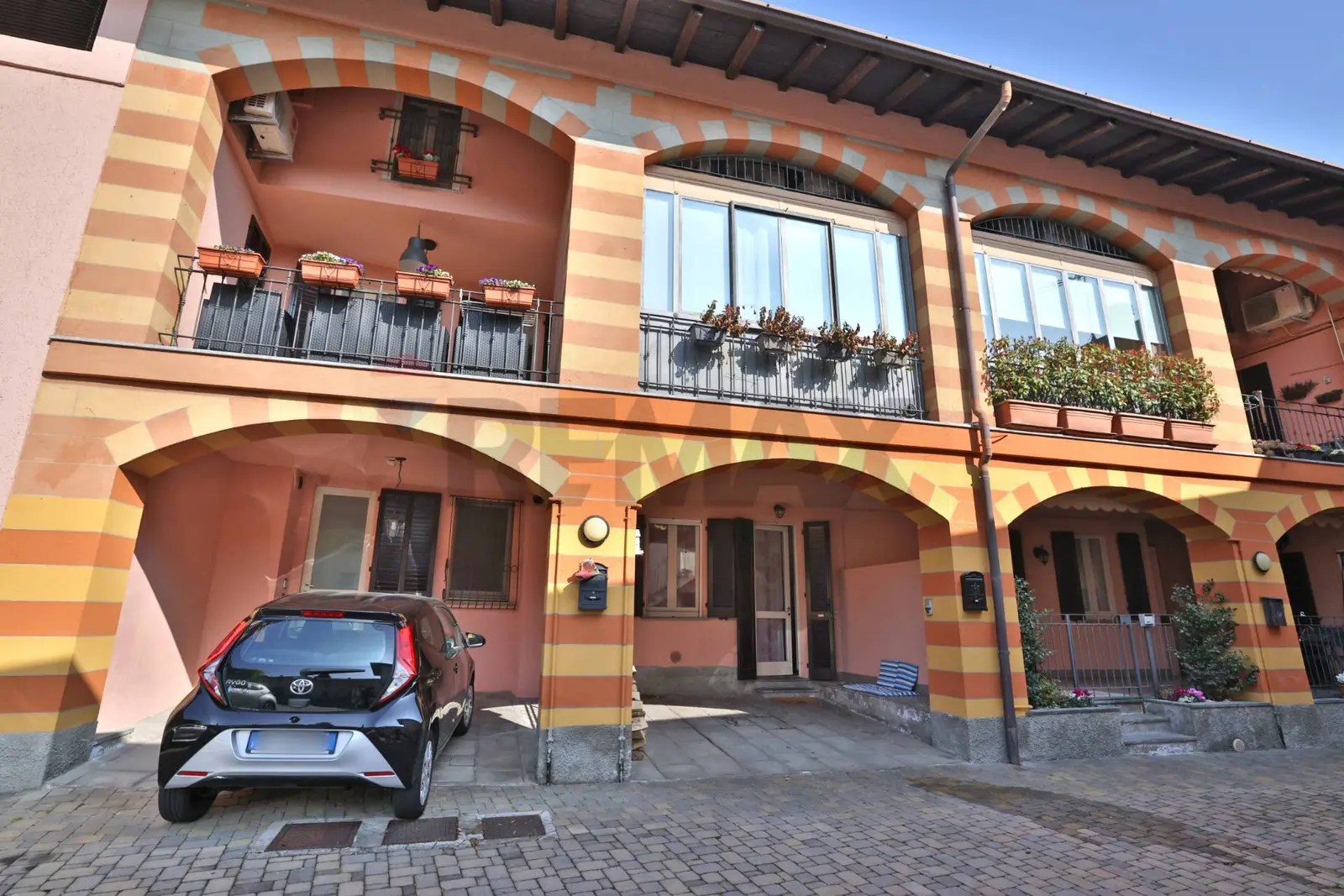 Casa Semindipendente in Vendita a Longone al Segrino