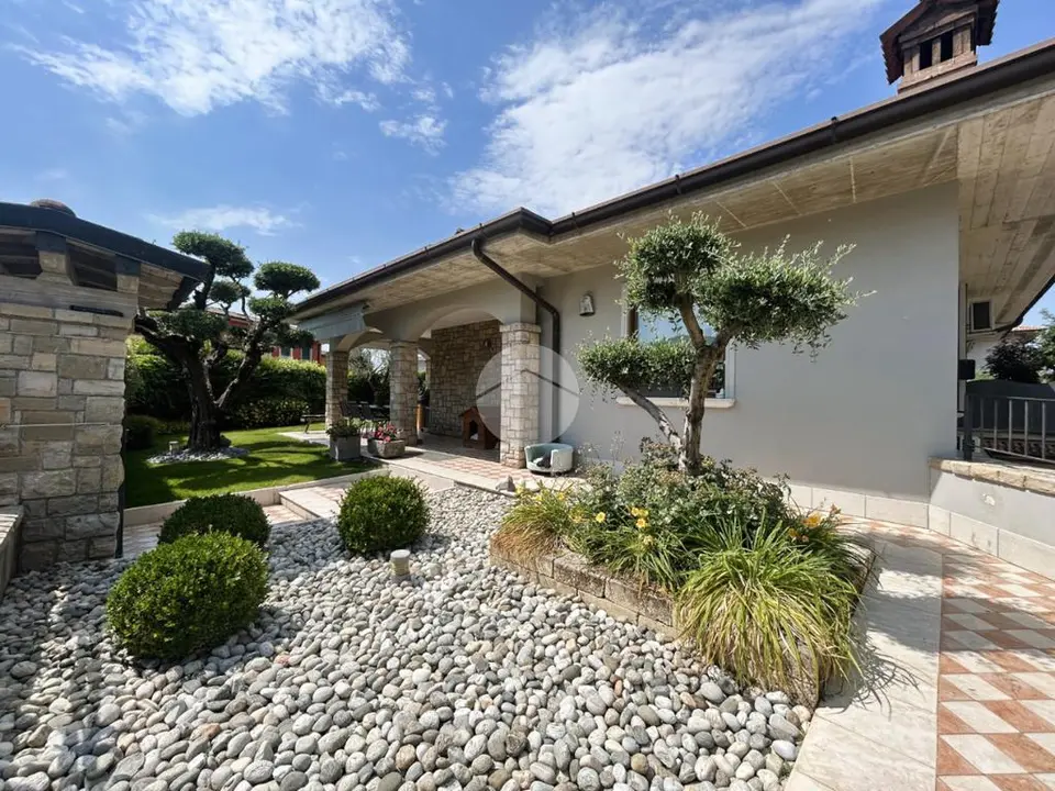 Villa singola in vendita a Rovato