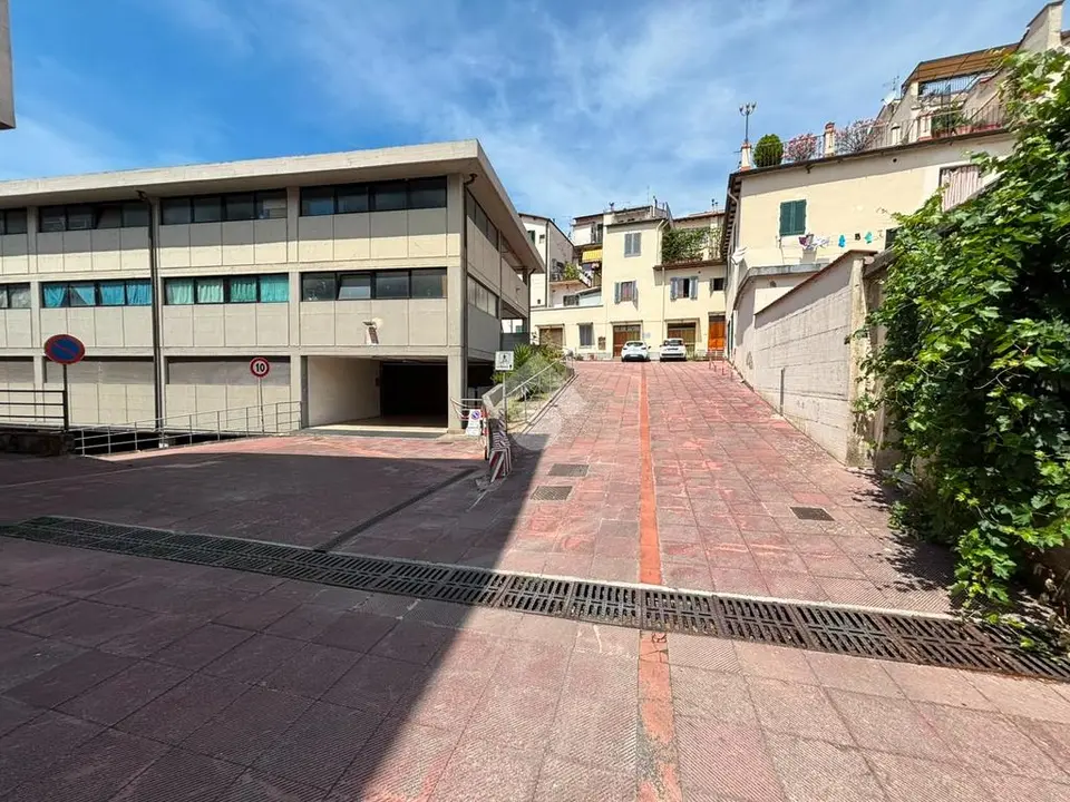 Box / posti auto in vendita a Pontassieve