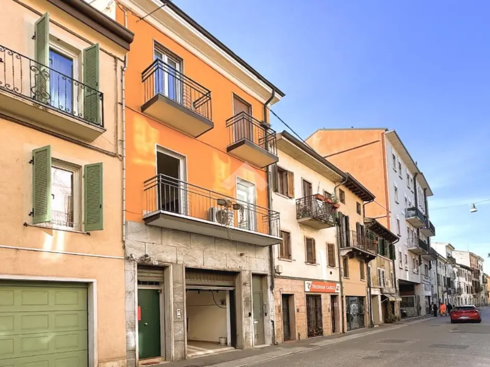 Box / posti auto in vendita a Verona