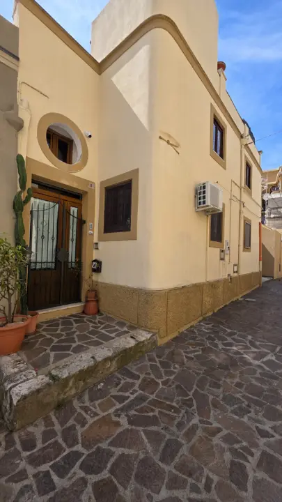 Casa Indipendente in Vico Senatore Giuseppe Calcagno 8, Milazzo (ME)