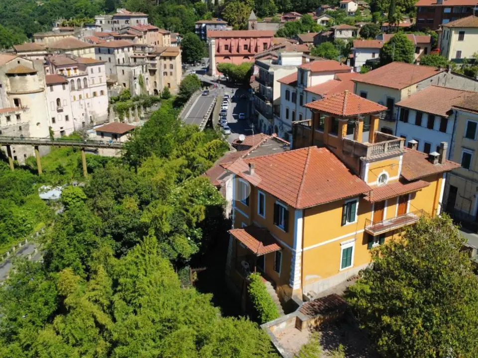 Porzione di bifamiliare in vendita a Cave