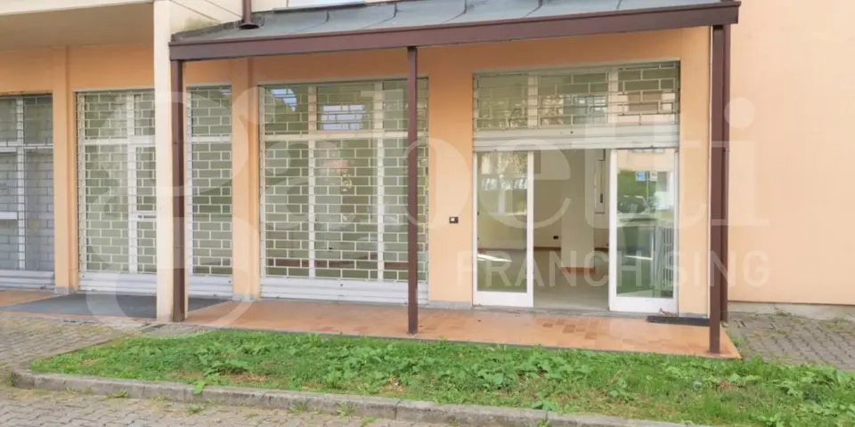Negozio in Via Sorteni 7, Monza (MB)