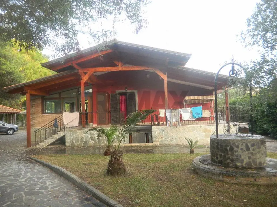 Villa singola in Vendita a Minturno