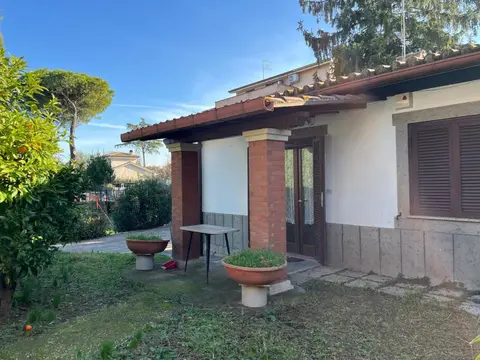 Appartamento in Via Acquicella, Roma (RM)