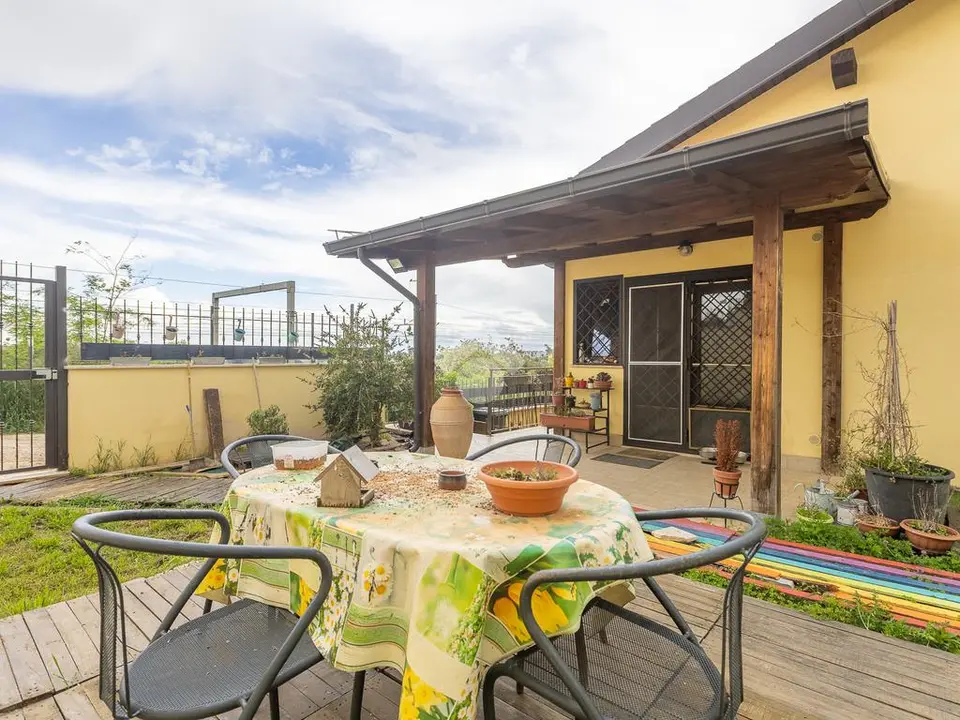 Villa a schiera d'angolo in vendita a Roma