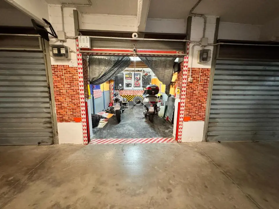 Box / posti auto in vendita a Genova