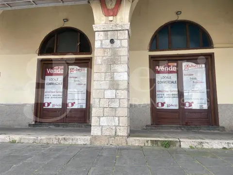 Negozio in Piazza Traniello 25, Gaeta (LT)