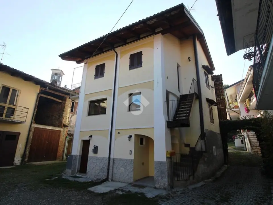 Trilocale in affitto a Parella