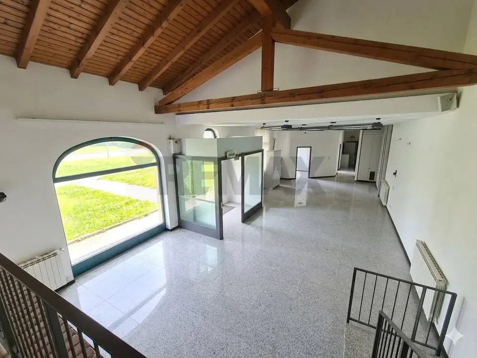 Locale Commerciale in Affitto a Buscate