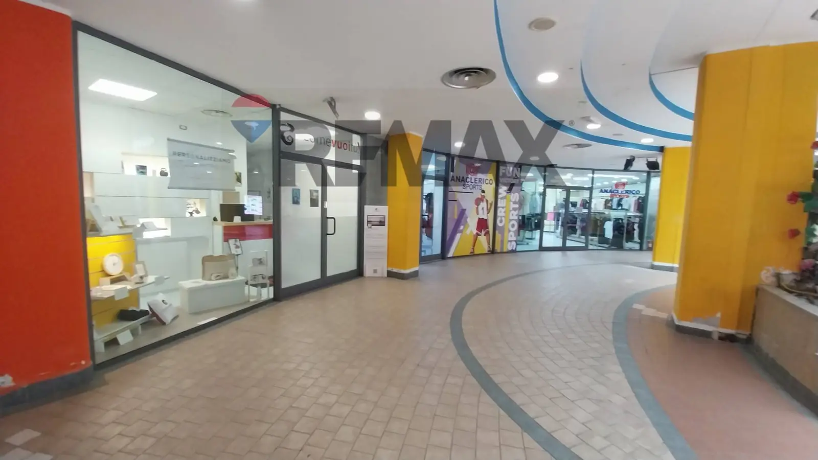 Locale Commerciale in Vendita a Salerno