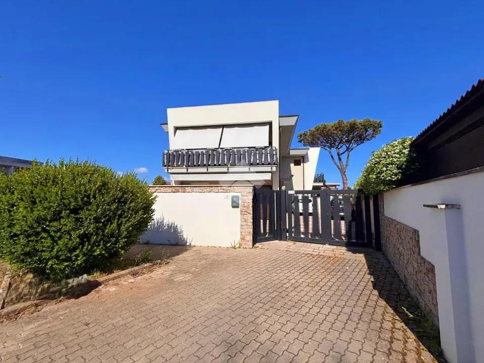 Porzione di trifamiliare in vendita a Anzio