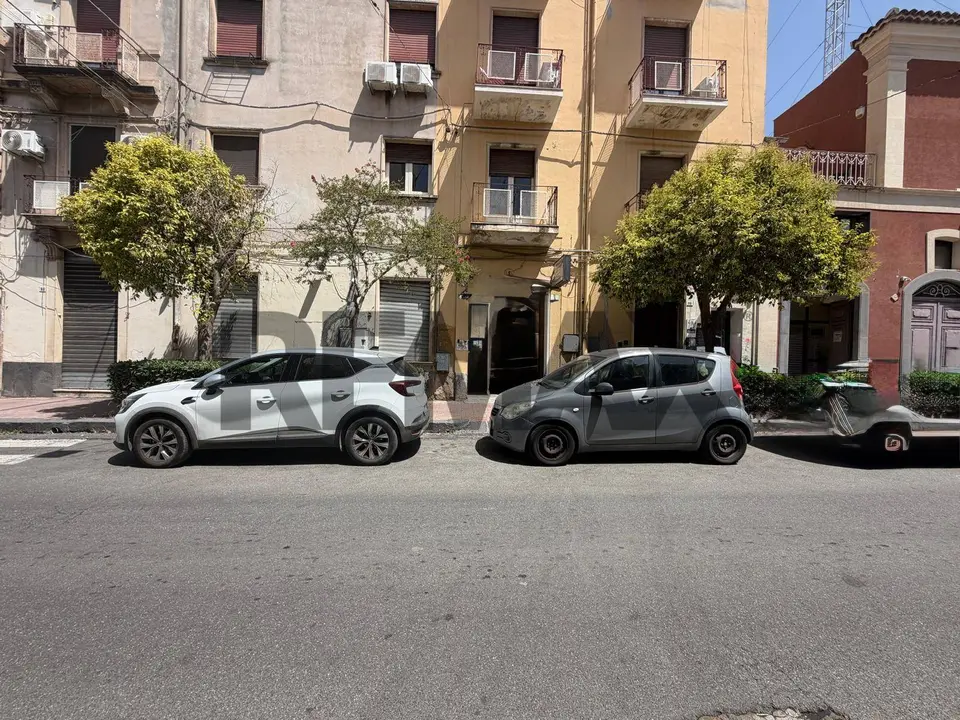 Locale Commerciale in Affitto a Belpasso