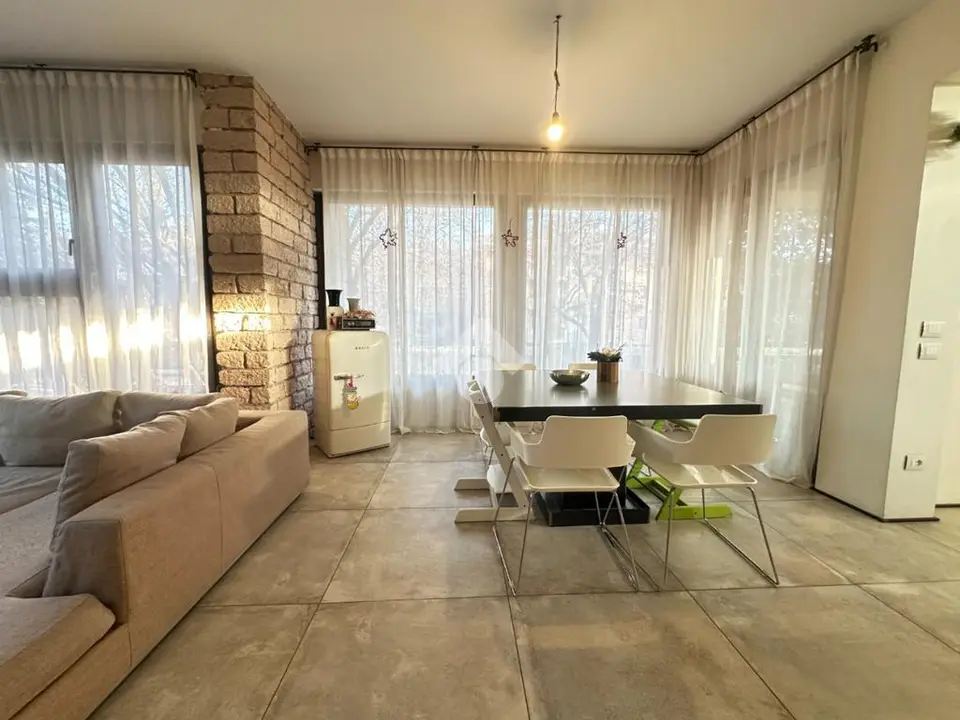 Porzione di trifamiliare in vendita a Verona