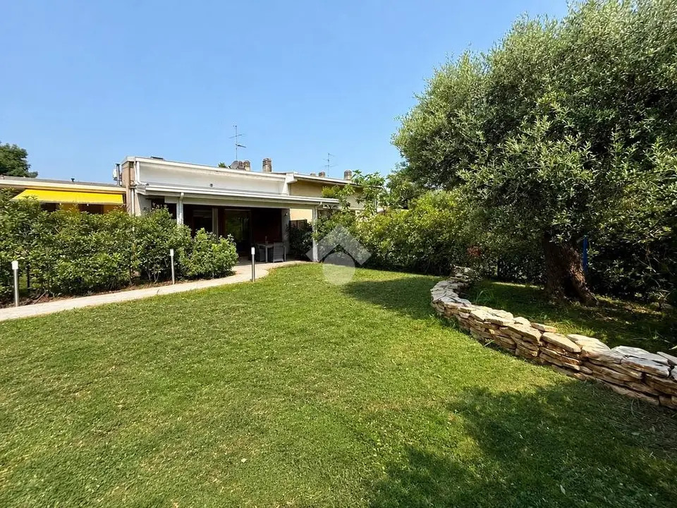 Villa a schiera centrale in vendita a Casirate D'Adda