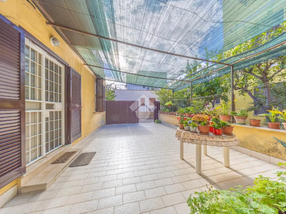 Porzione di bifamiliare in vendita a Roma