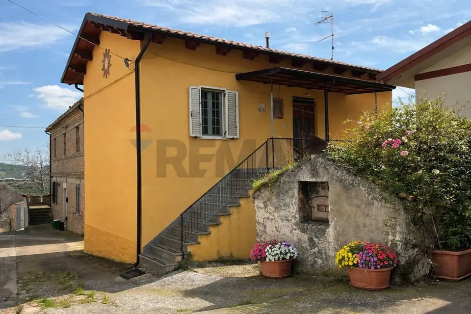 Casa Indipendente in Vendita a Loreto Aprutino