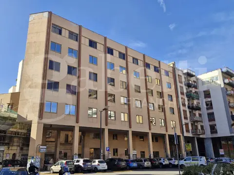 Negozio in Piazza Don Luigi Sturzo, Palermo (PA)