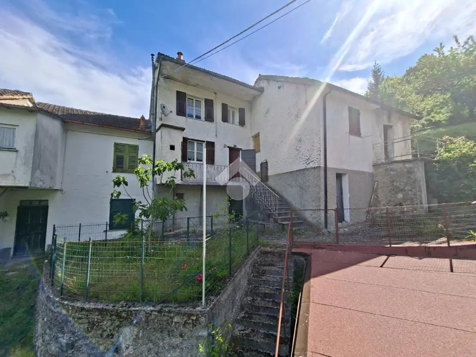 Casa semindipendente in vendita a Vobbia