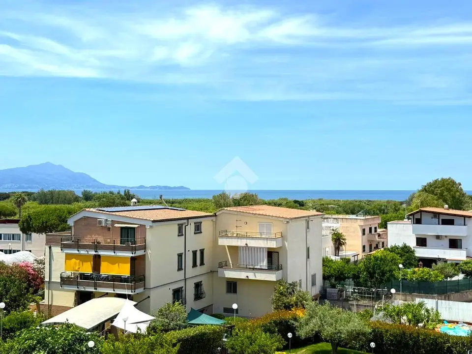 5 locali in vendita a Bacoli