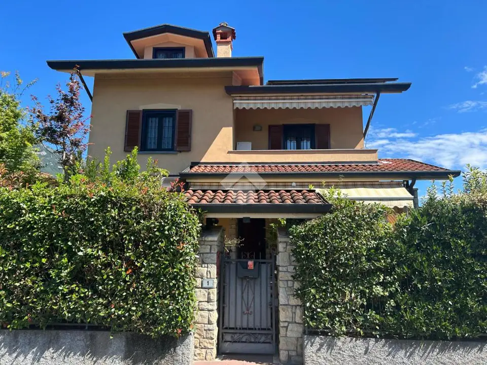 Villa singola in vendita a Costa Volpino