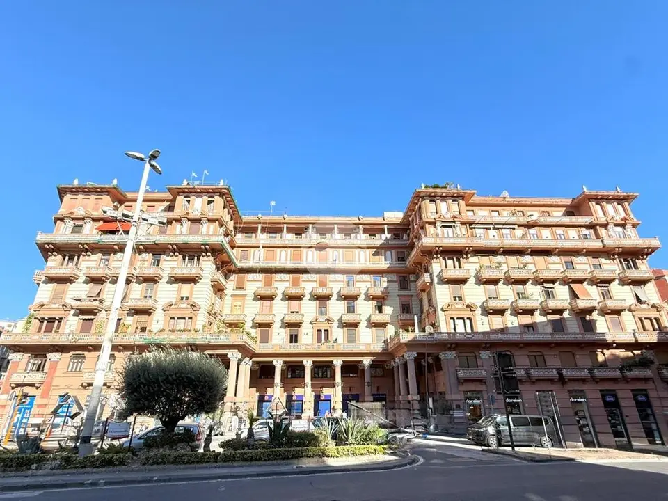 Multilocale in vendita a Napoli