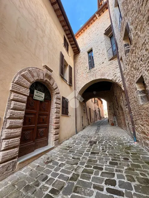 5 locali in vendita a Nocera Umbra