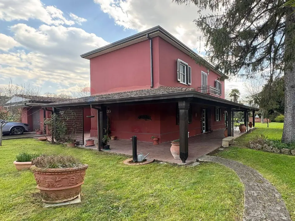 Villa singola in Vendita a Frosinone