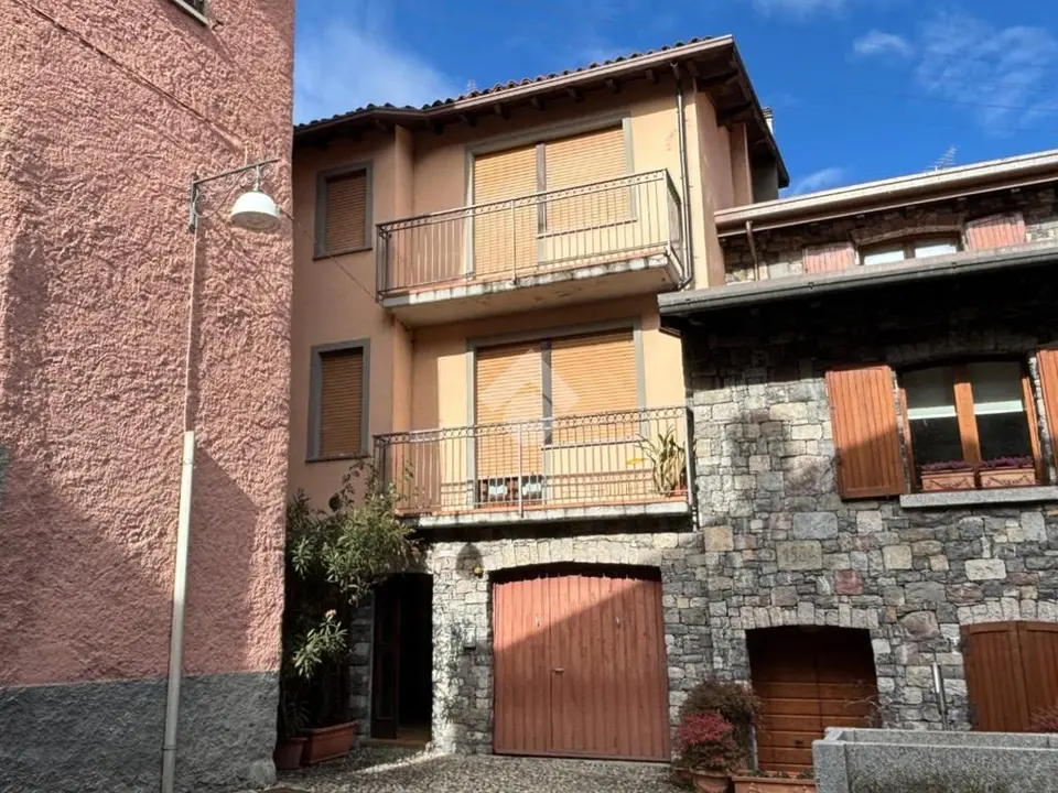 Casa semindipendente in vendita a Malegno