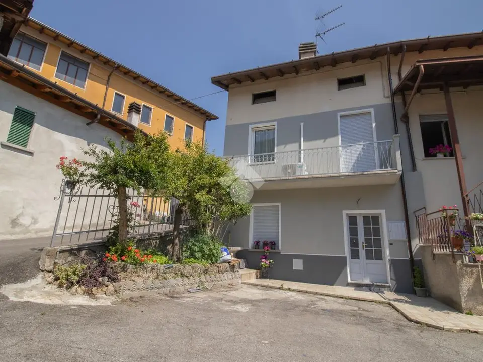 Casa semindipendente in vendita a Agnosine