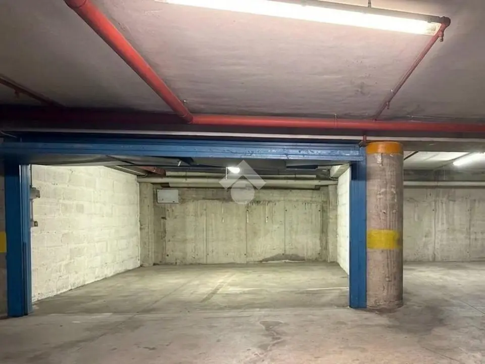 Box / posti auto in affitto a Trento