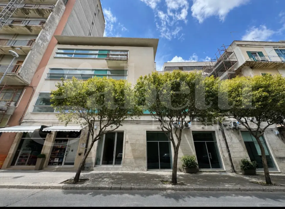 Ufficio in VIALE TENENTE LENA  61-63-69, Ragusa (RG)