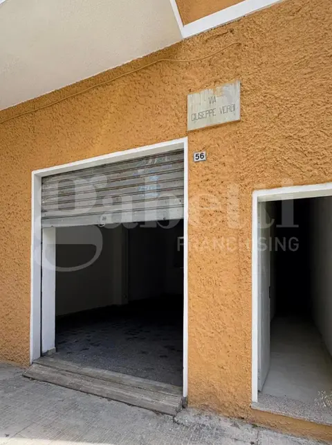 Negozio in Via Giuseppe  Verdi, Cagliari (CA)