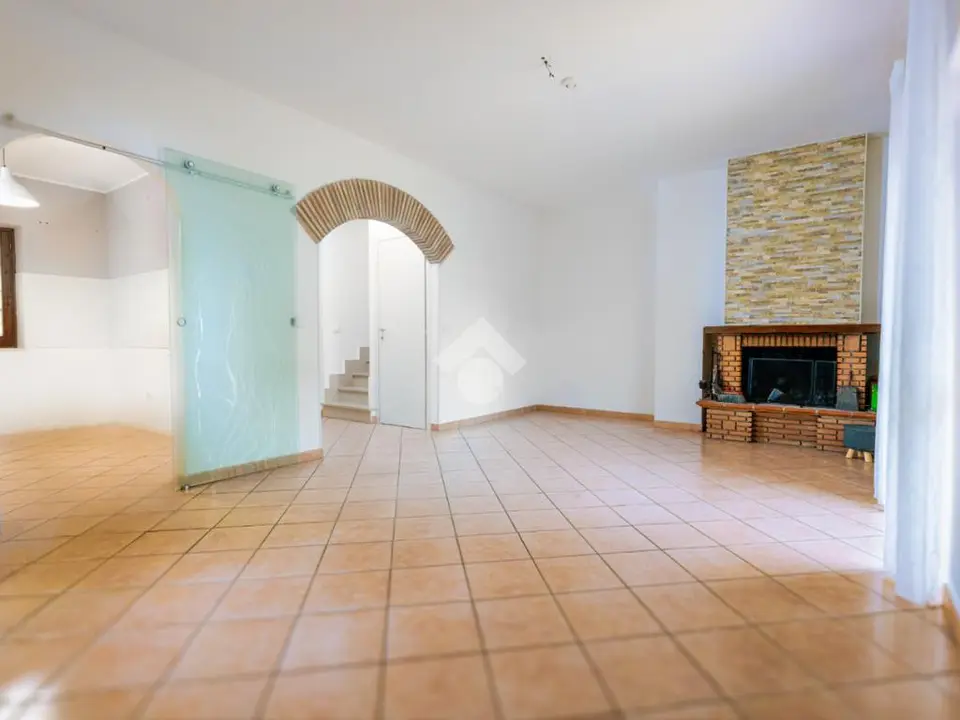 Porzione di trifamiliare in vendita a Anguillara Sabazia