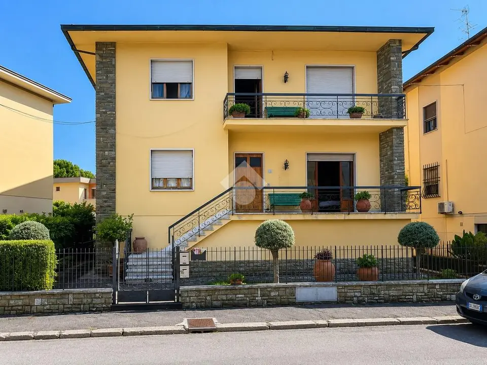 5 locali in vendita a Campi Bisenzio
