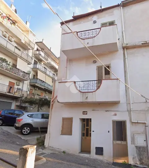 Palazzo in vendita a Reggio Di Calabria