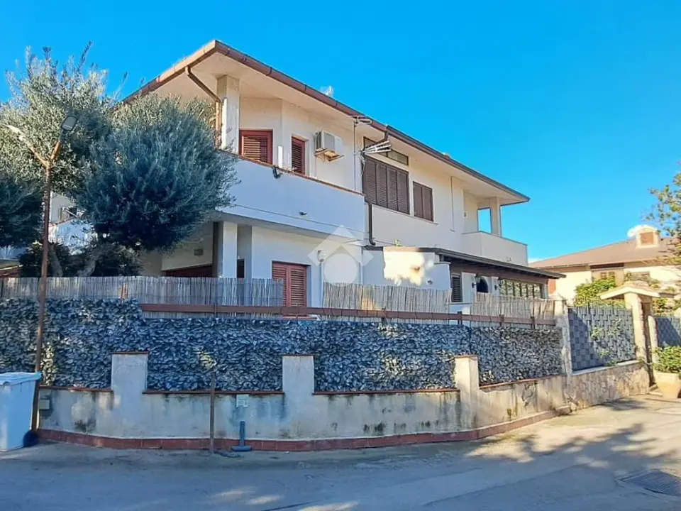 Porzione di bifamiliare in vendita a Palermo