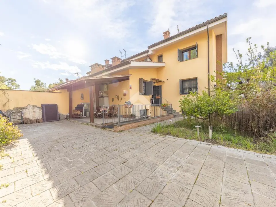 Porzione di quadrifamiliare in vendita a Roma