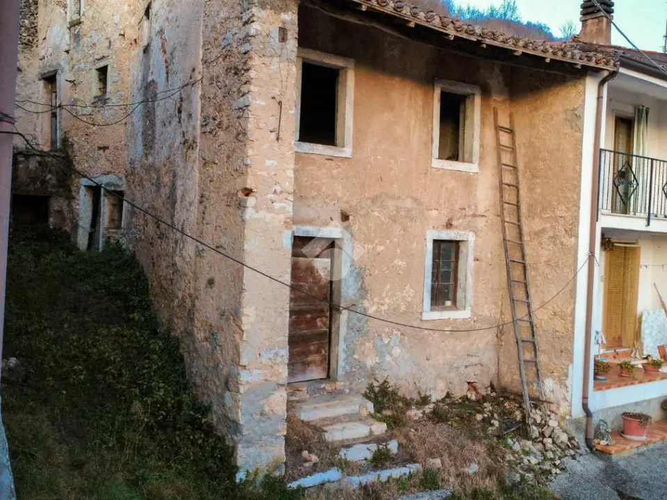 Rustico in vendita a Badia Calavena