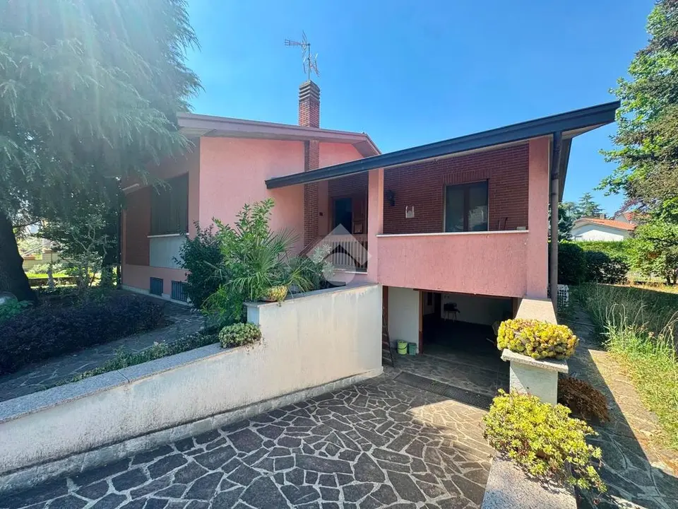 Villa singola in vendita a Calvenzano