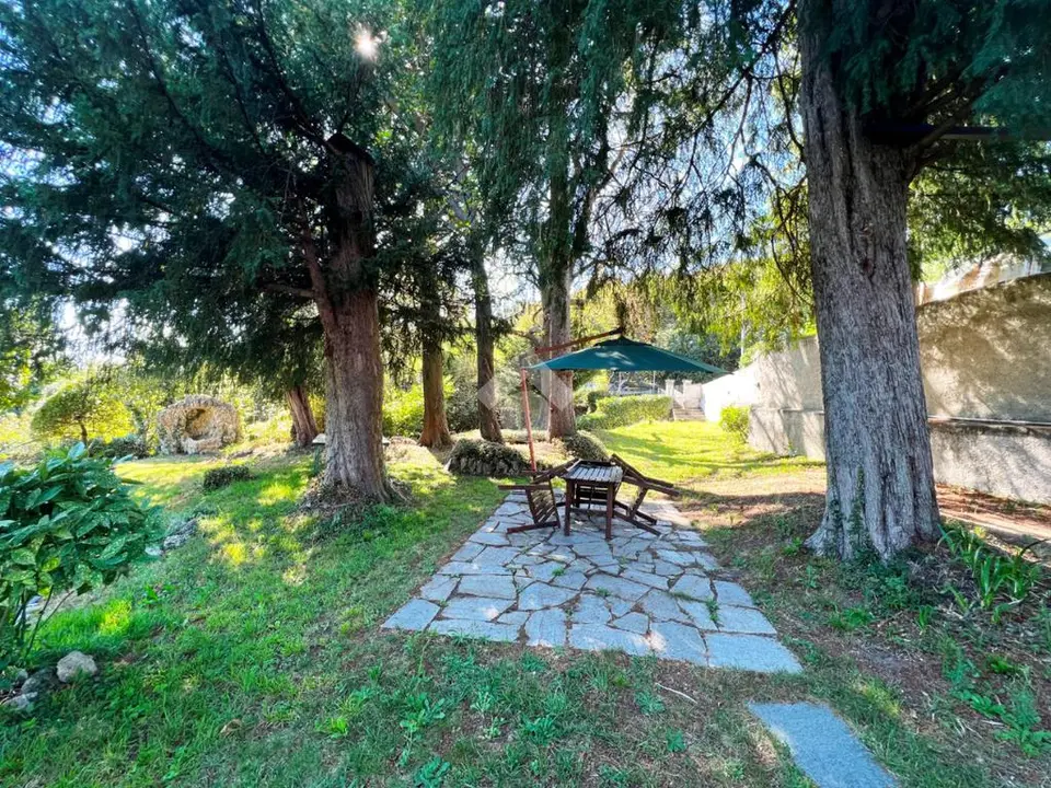 Porzione di trifamiliare in vendita a Serra Riccò