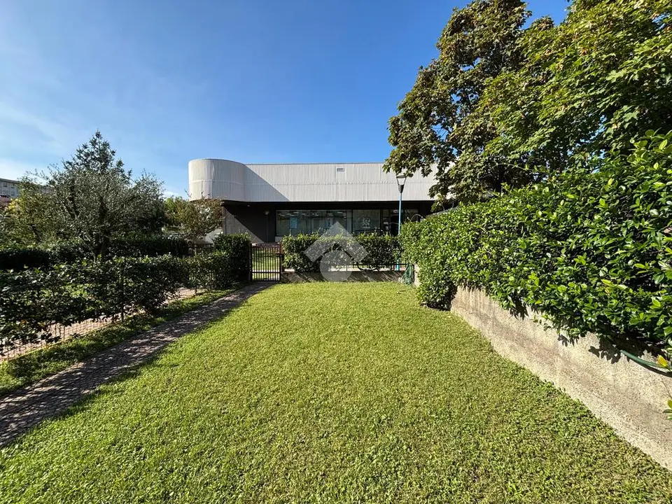 Villa a schiera d'angolo in vendita a Brescia