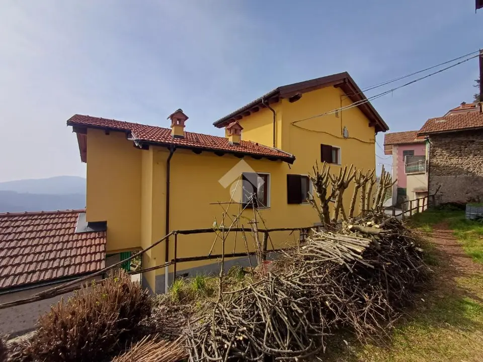 Casa semindipendente in vendita a Savignone