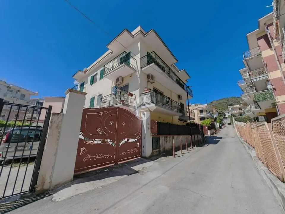 Trilocale in affitto a Pozzuoli
