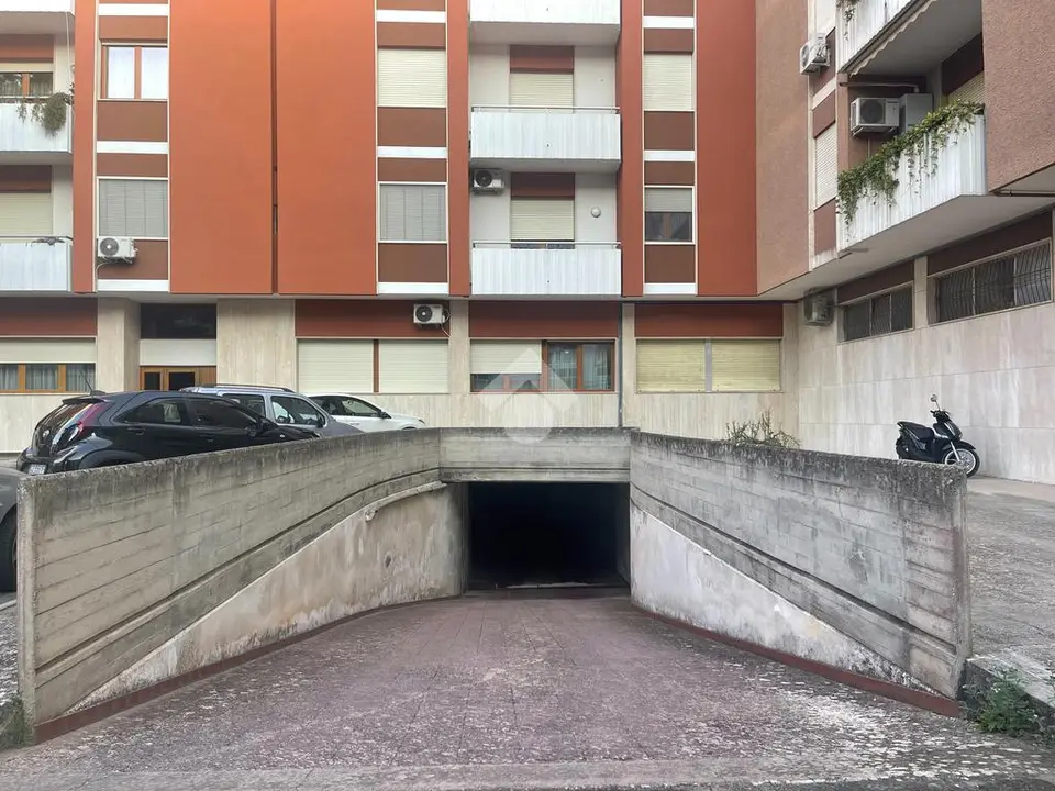 Box / posti auto in vendita a Lecce