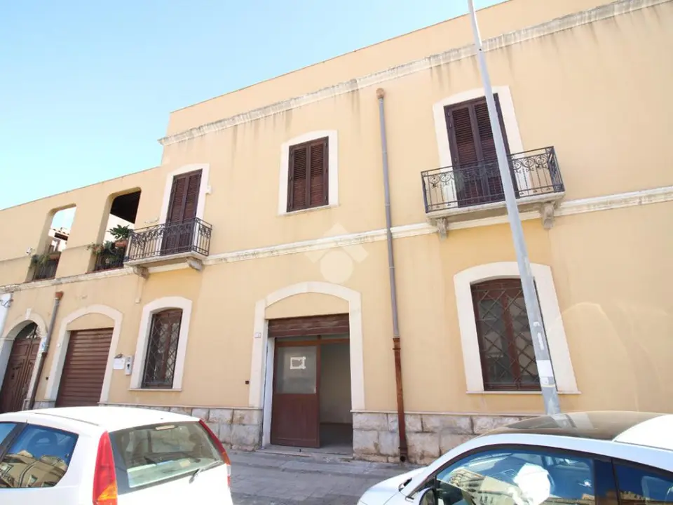 Box / posti auto in affitto a Trapani